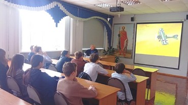 Классный час «Наши герои»